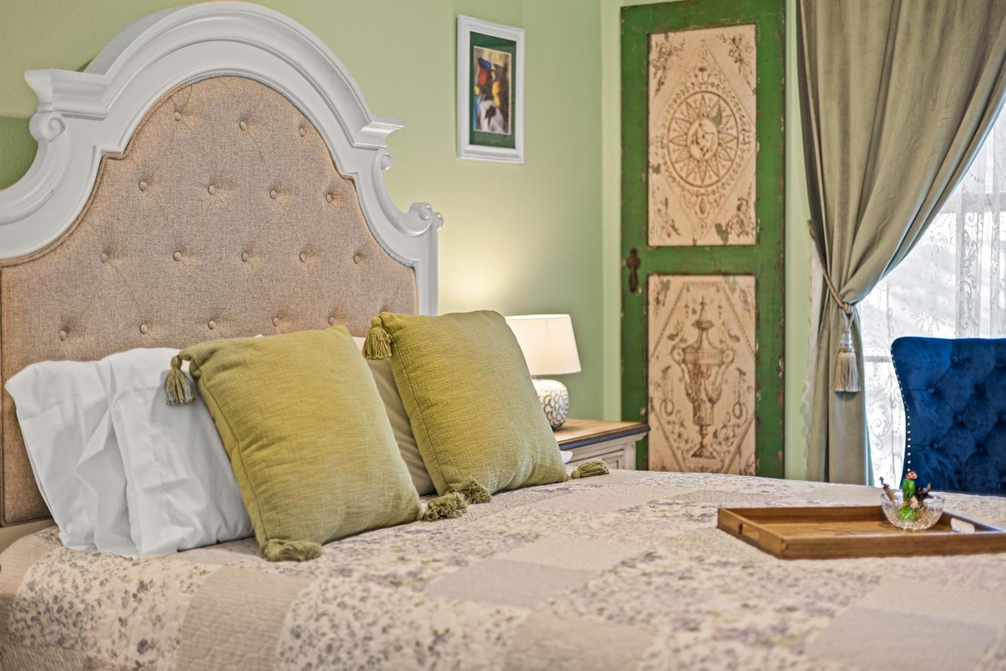 Deluxe Queen Room